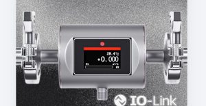 IO-Link enabled smart flow meter providing real-time industrial flow monitoring and digital communication.