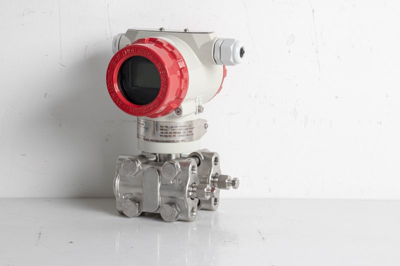 PX400 industrial pressure transmitter for accurate pressure measurement and process control applications.